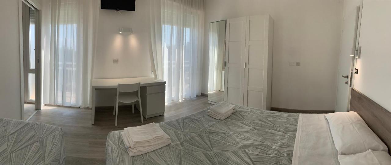 Hotel Laika Rimini Exteriör bild