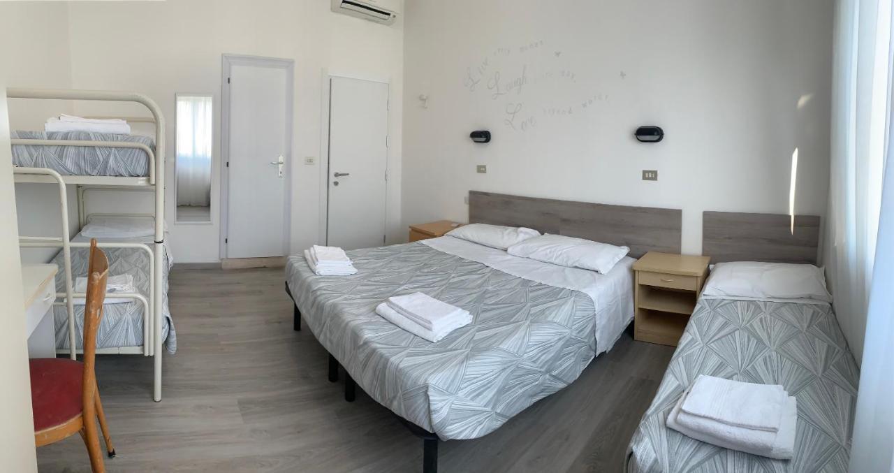Hotel Laika Rimini Exteriör bild